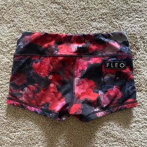 Small dark red roses
2.5" inseam
Mid rise